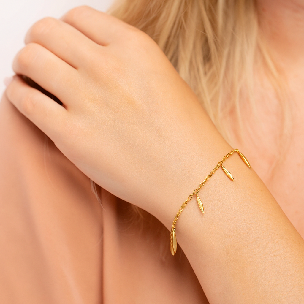 22ct Yellow Gold Bracelet with Hanging Charm – Elegant Gift Jewellery