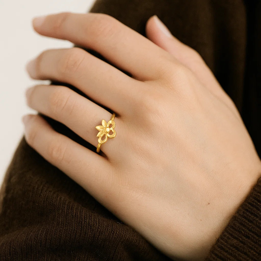 22ct Yellow Gold Ring with Intricate Floral Design | Size O