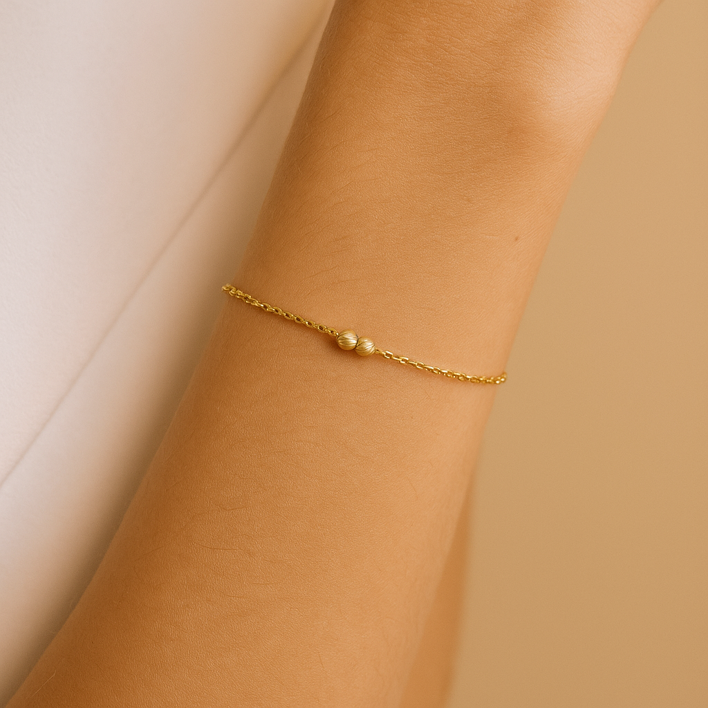 Diamond Cut 22ct Gold Bracelet with Two Centre Beads & Alternating Bead Pattern