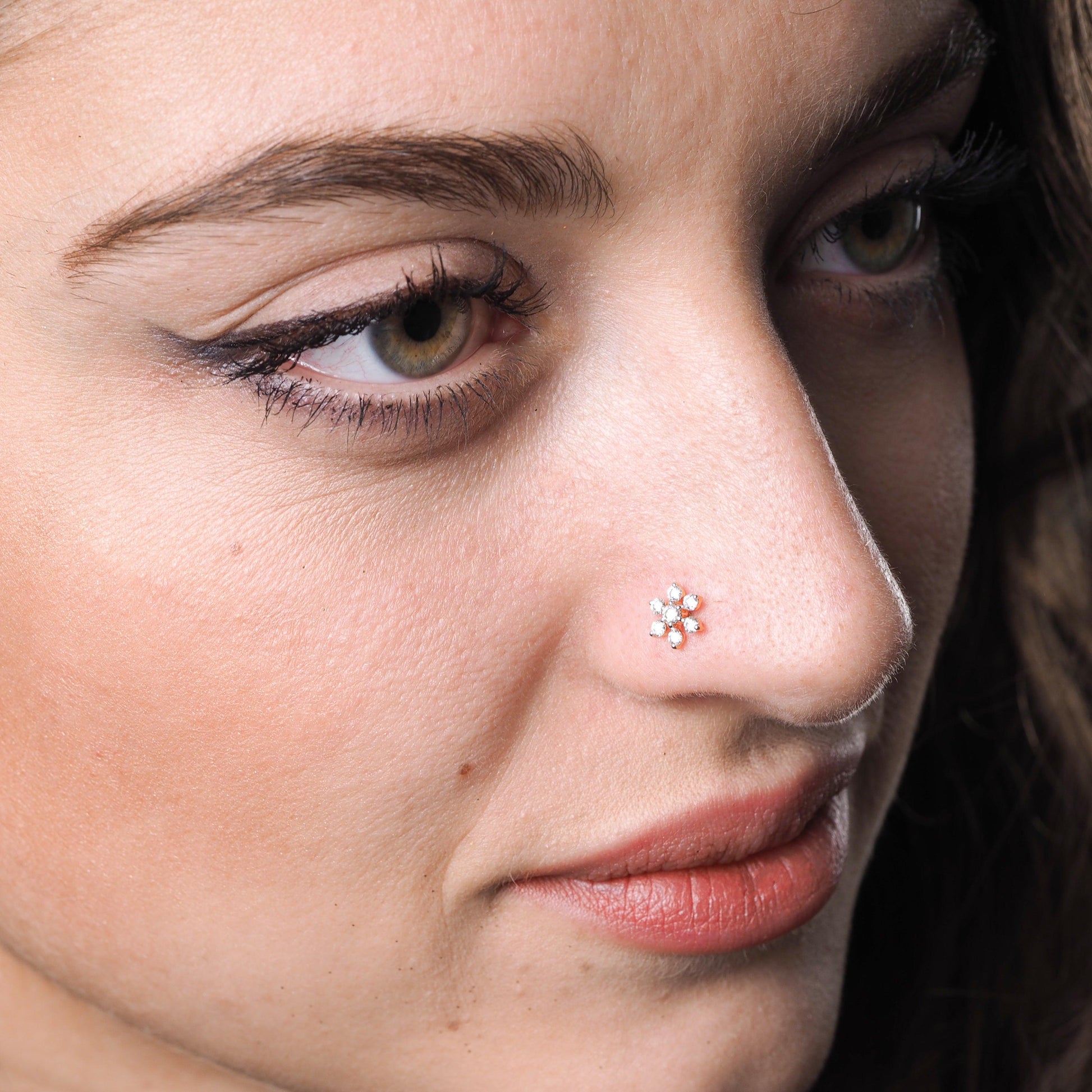 18ct Gold Cluster Diamond Screw Back Nose Stud MCS2789 - Minar Jewellers