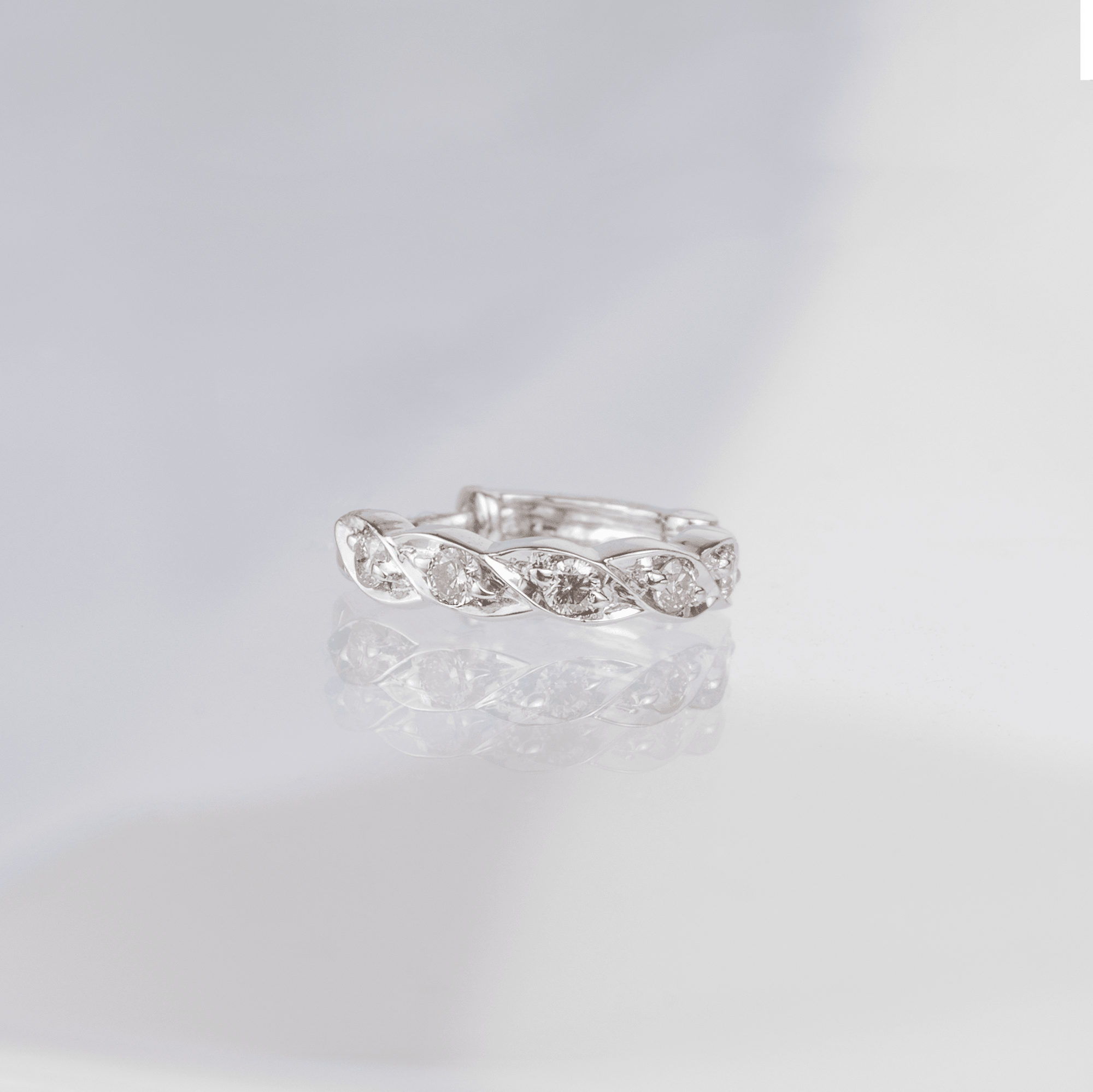 18ct-white-gold-diamond-nose-ring-7.5mm