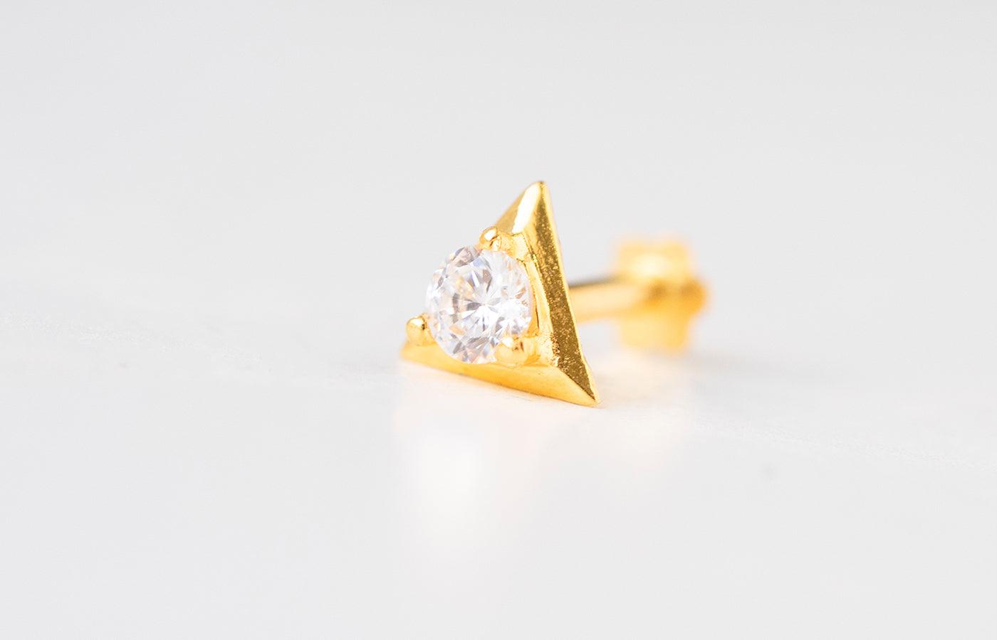 18ct Yellow Gold Screw Back Nose Stud set with a Cubic Zirconia in a triangular shaped setting NIP-5-770 - Minar Jewellers