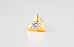 18ct Yellow Gold Screw Back Nose Stud set with a Cubic Zirconia in a triangular shaped setting NIP-5-770 - Minar Jewellers