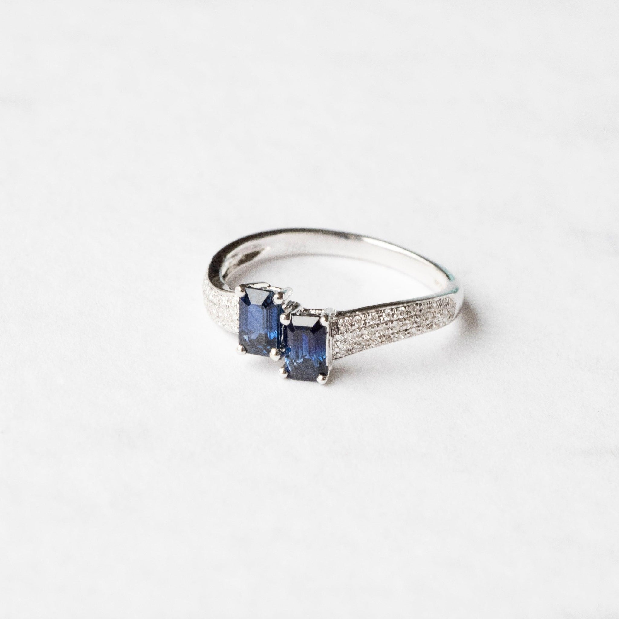 18ct White Gold Diamond & Blue Sapphire Dress Ring ZHF03069R